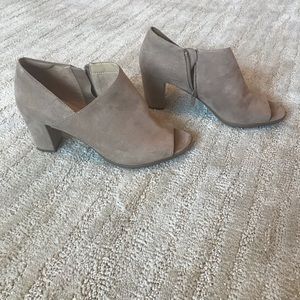 ✨ Naturalizer Tan Heels Size 9 ✨